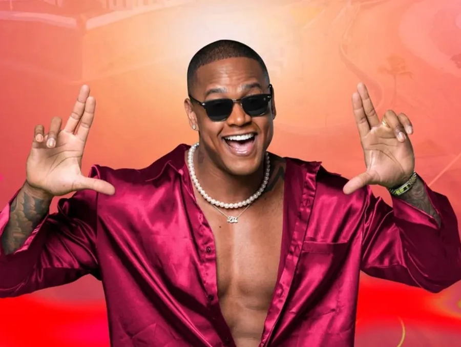 Léo Santana acompanha transmissão da TV O Suburbano Viu durante férias e reforça conexão com o Subúrbio