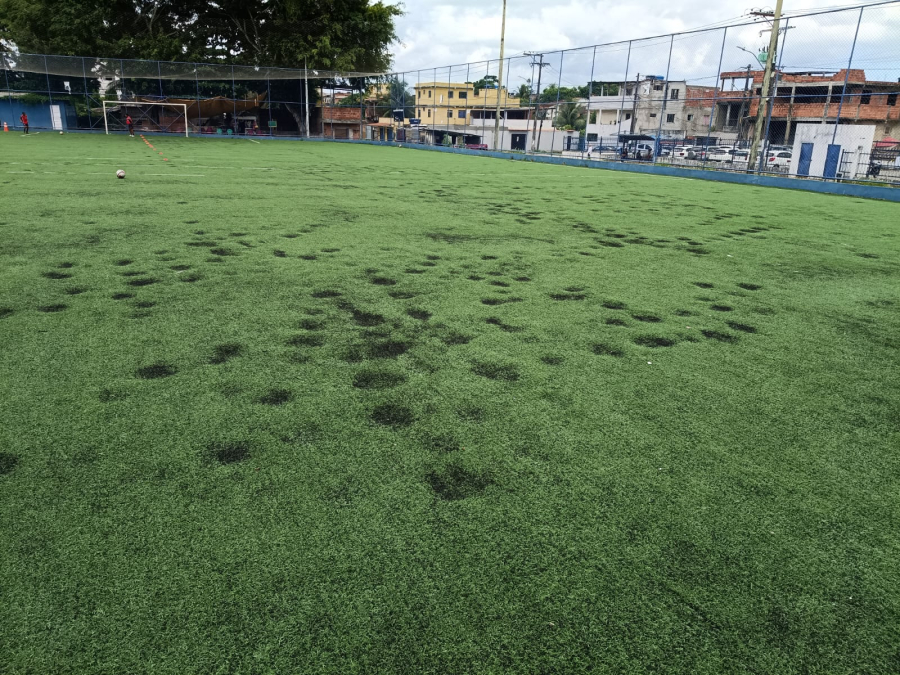 Campo recém-entregue pede socorro em Paripe e revolta moradores