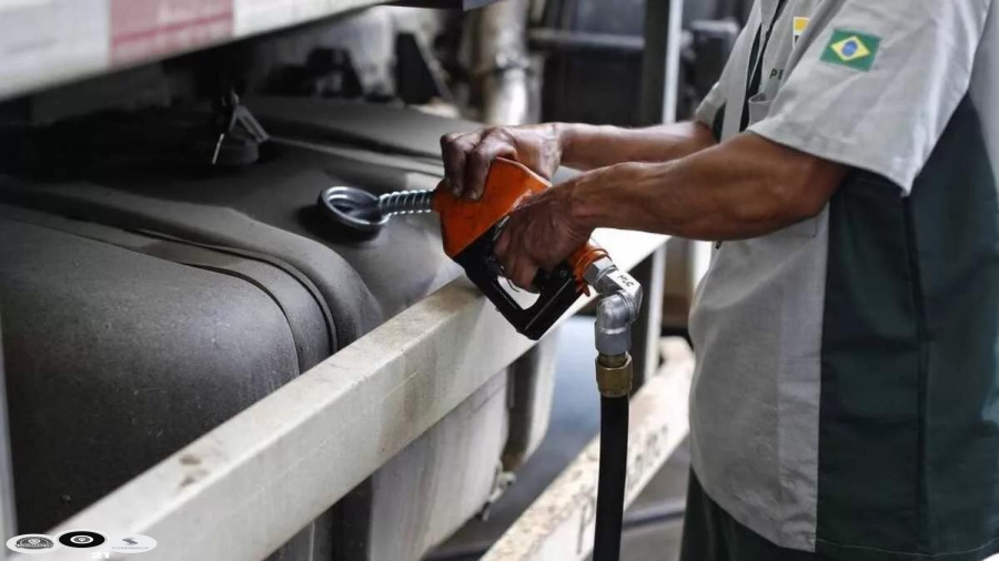 Queda anunciada pela Acelen na Refinaria de Mataripe pode aliviar bolso dos motoristas baianos nos próximos dias.